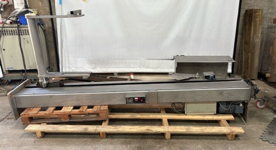 Tote Bin Lifter Pic 02
